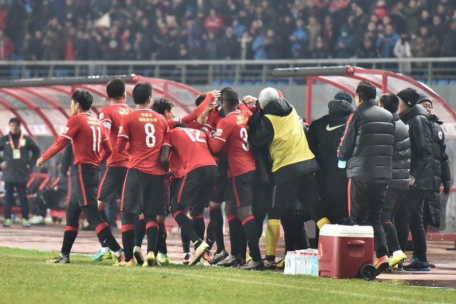 开云体育入口-包含辽宁宏运主场不敌，保级形势岌岌可危的词条