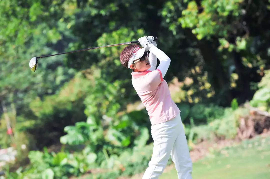 开云下载-包含足球赛事华美开篇：女选手火力全开赢得掌声的词条