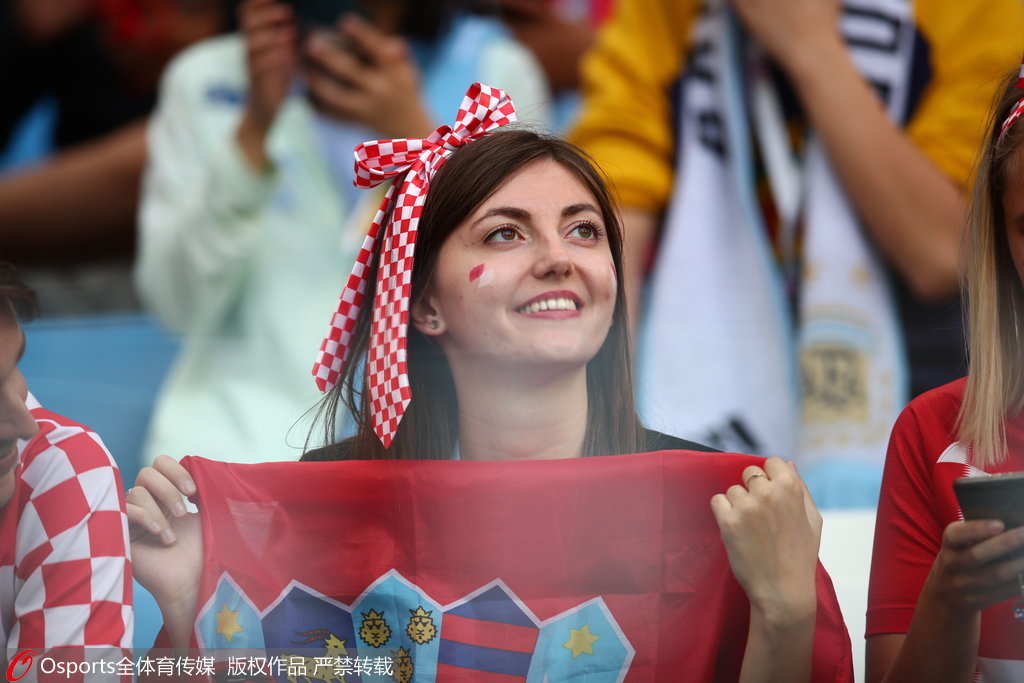 意大利球迷为国家队夺冠赛喜出望外 意大利球迷为国家队夺冠赛喜出望外