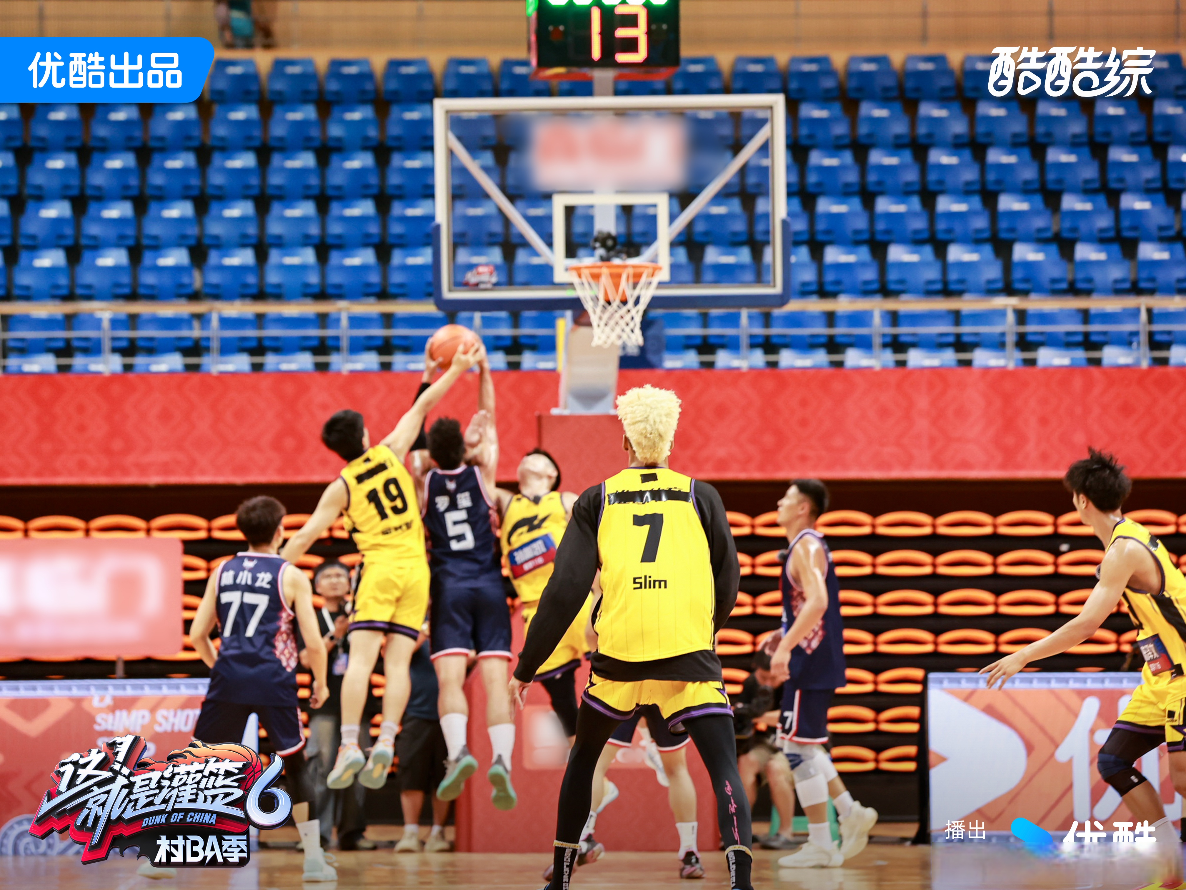 开云下载-球场上精彩比拼，球员们奋勇拼搏的简单介绍