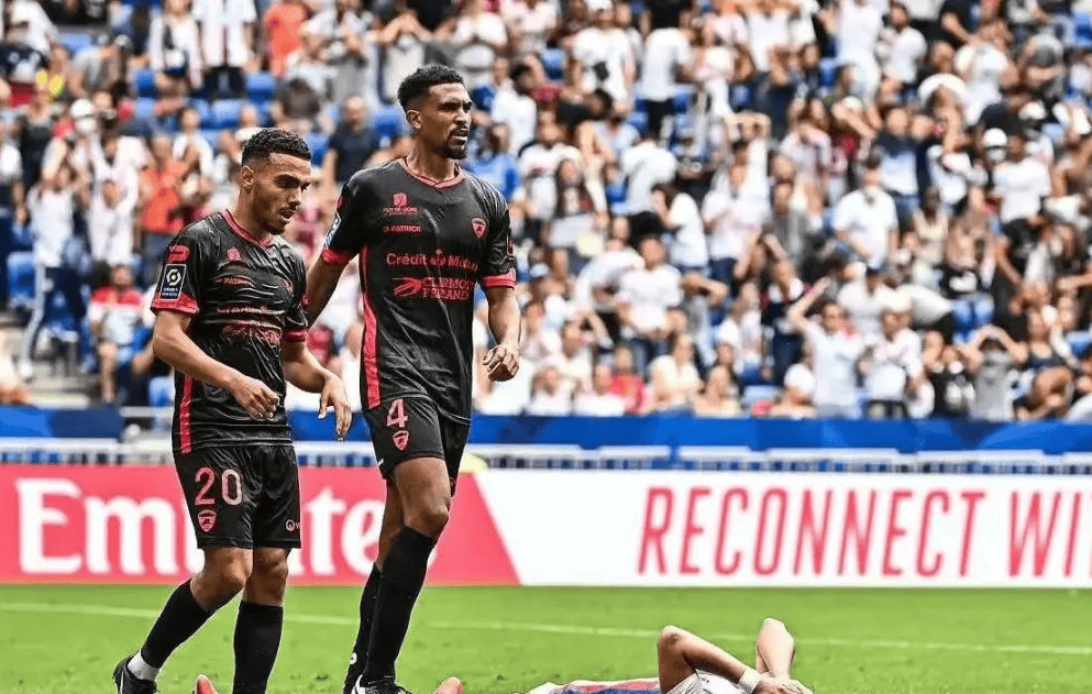 包含圣埃蒂安主场被尼斯逼平,未能取胜的词条 包含圣埃蒂安主场被尼斯逼平,未能取胜的词条