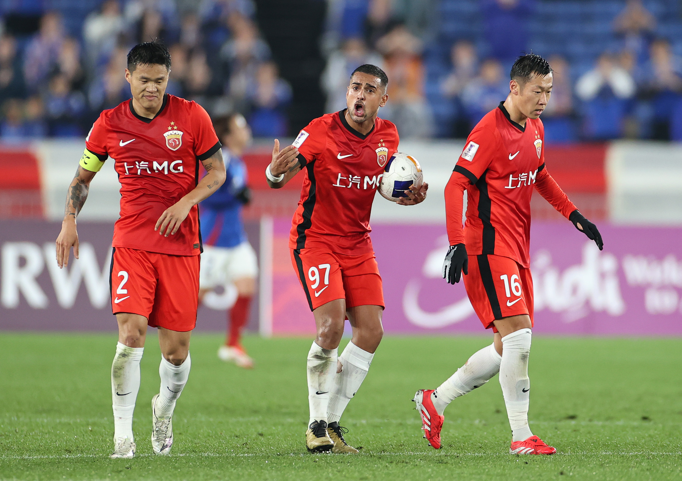 开云体育官网-顶级联赛再掀热潮，球队展现出色表现