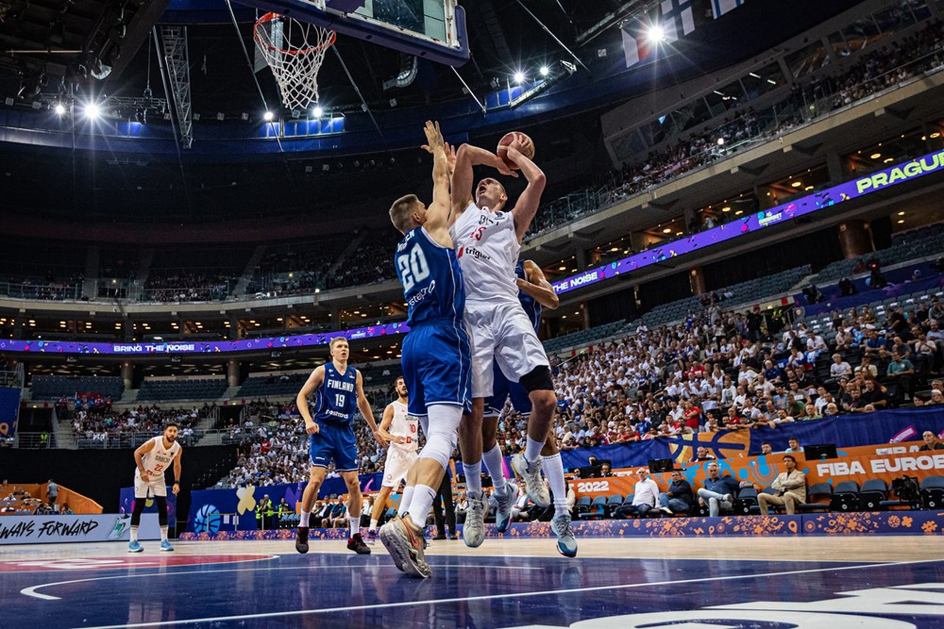 塞尔维亚队在欧洲杯预选赛中豪取胜利