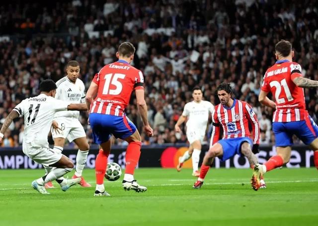 包含热血激荡!足球比赛赛场上的焦点的词条 包含热血激荡!足球比赛赛场上的焦点的词条