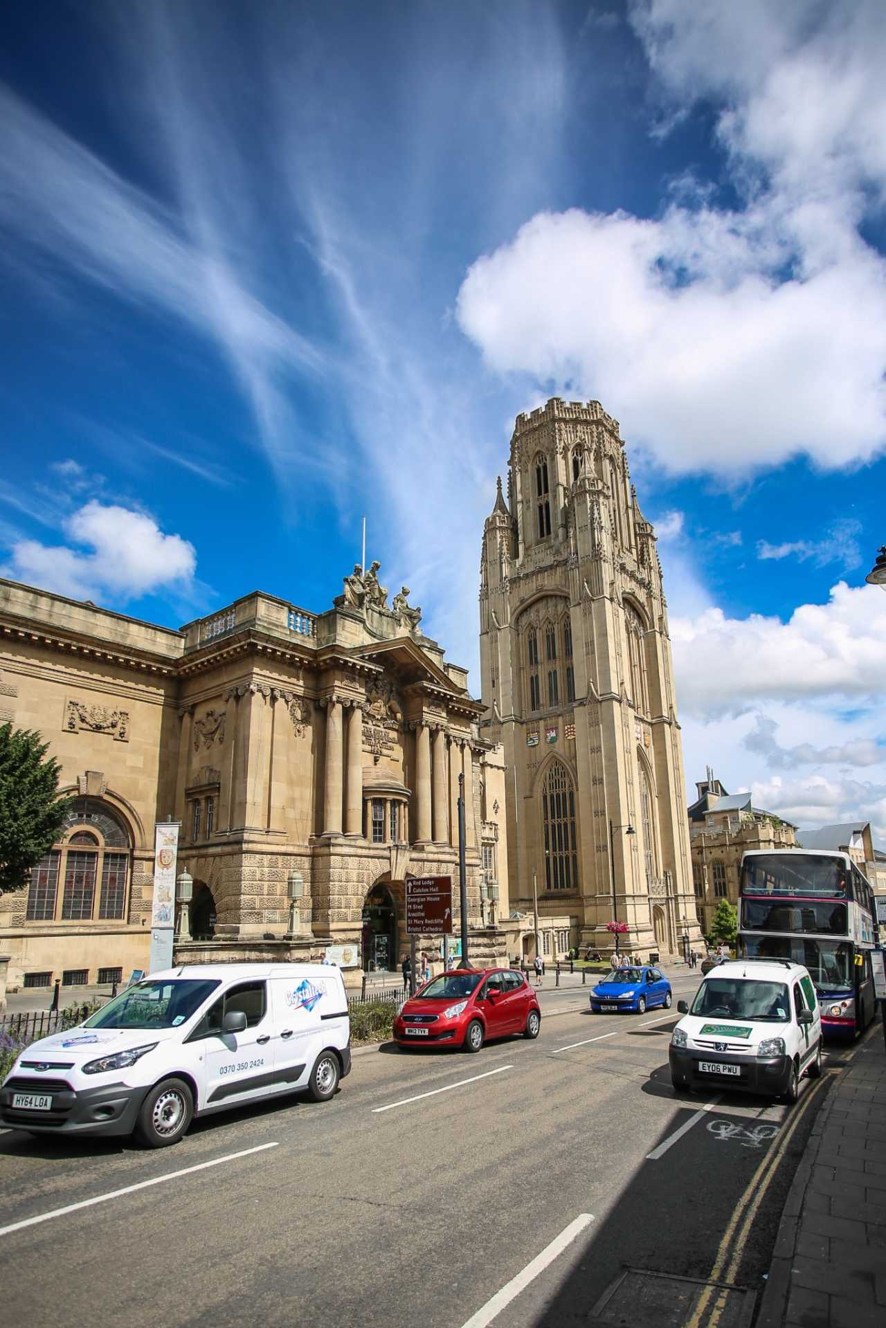 开云体育app-包含皇家伯明翰全队表现飘红，稳坐联赛榜首的词条