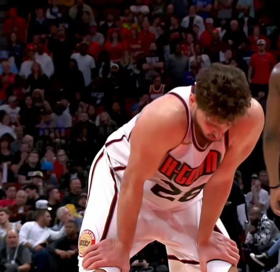 包含惊险一幕!球员在比赛中展现出色个人能力的词条 包含惊险一幕!球员在比赛中展现出色个人能力的词条