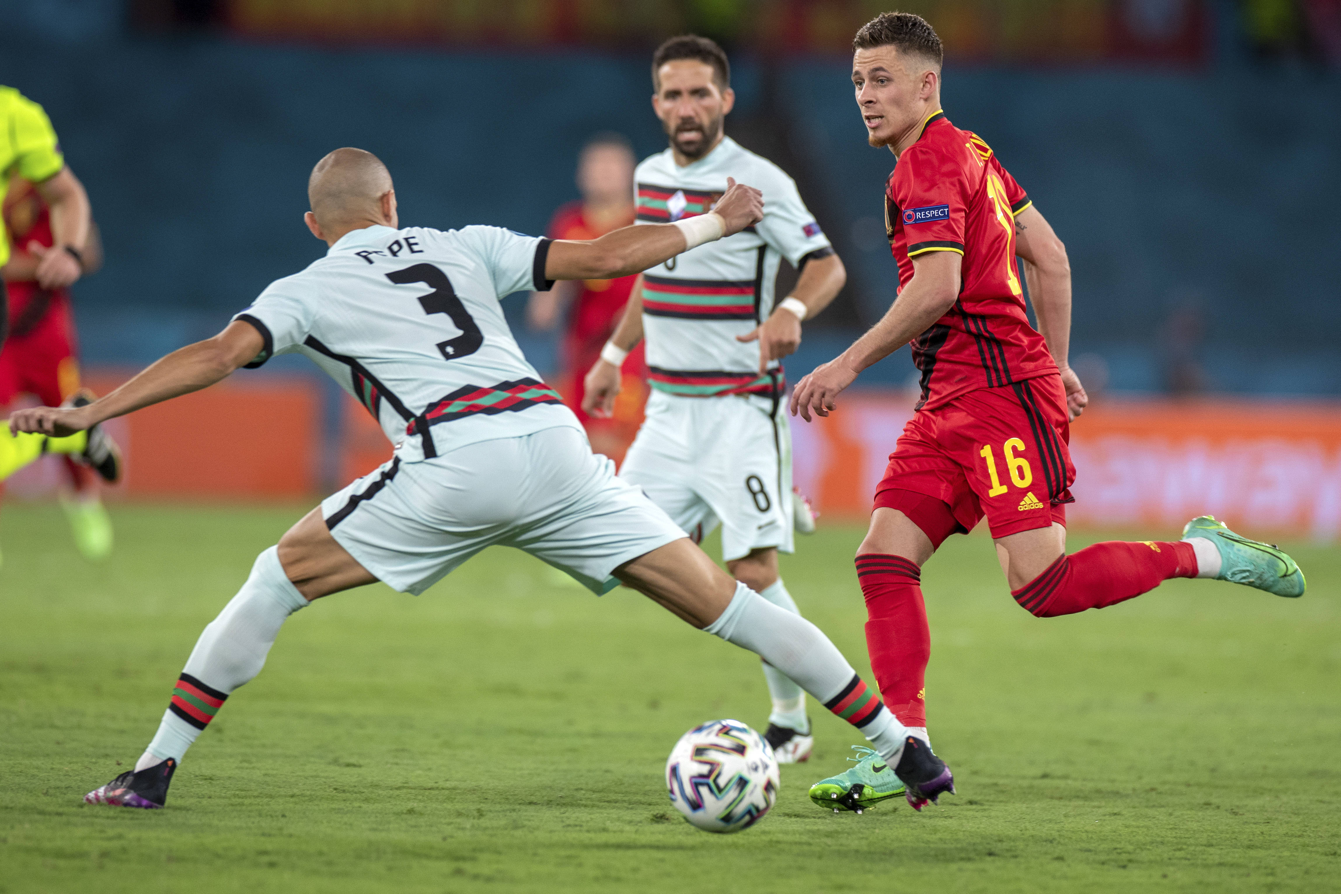 开云APP-令人期待的足球比赛：球队激烈角逐