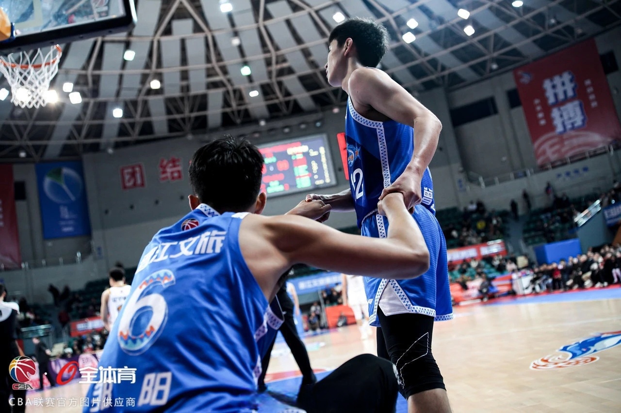 开云体育入口-包含福建男篮痛失主场优势,遗憾输给浙江对手的词条
