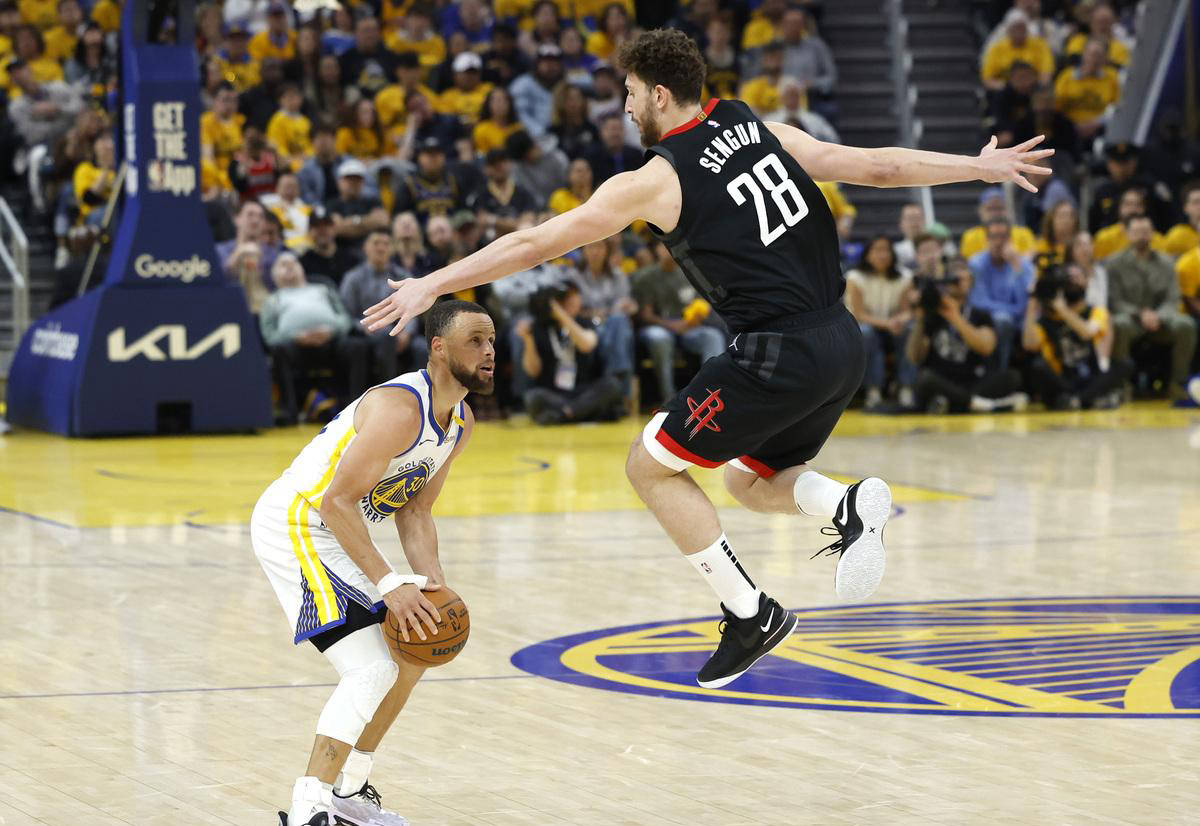 开云体育官方网站-勇士队客场大胜,士气高涨备战下轮比赛的简单介绍