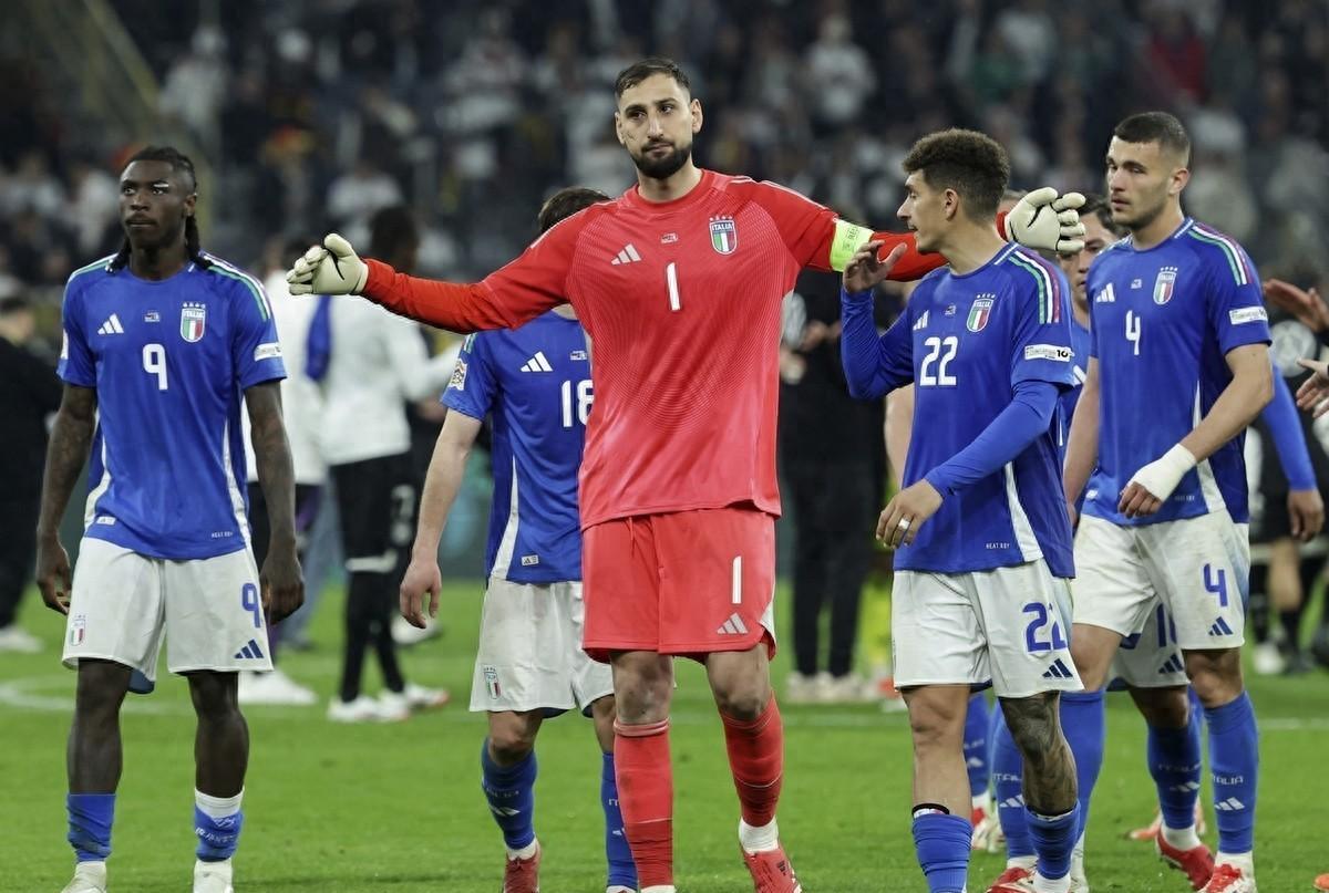 开云下载-意大利足球赛场上的激烈对抗