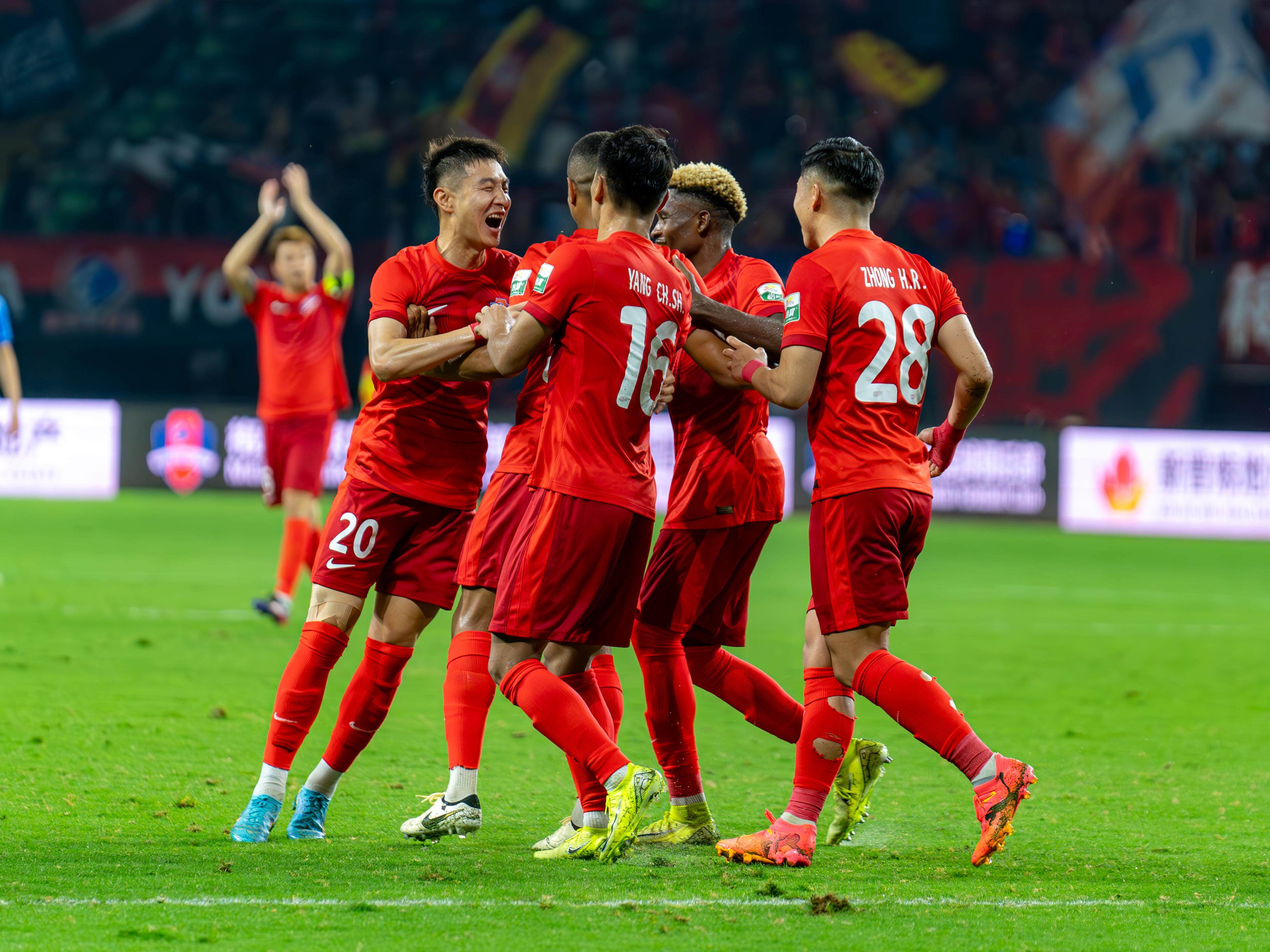 球员表现出色,成为球队攻防核心 球员表现出色,成为球队攻防核心