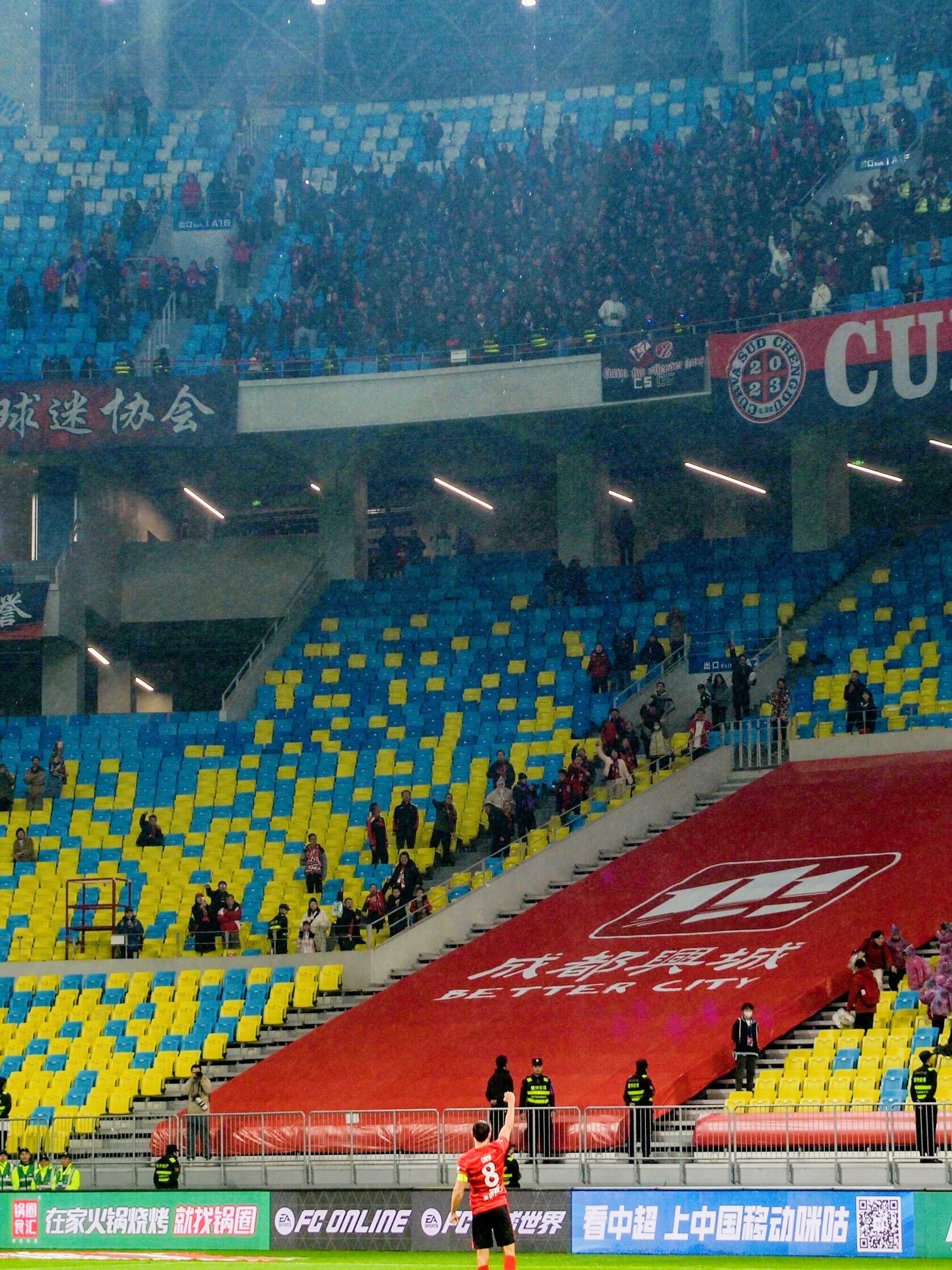 开云官网-里尔队球迷热情助威现场氛围火爆的简单介绍