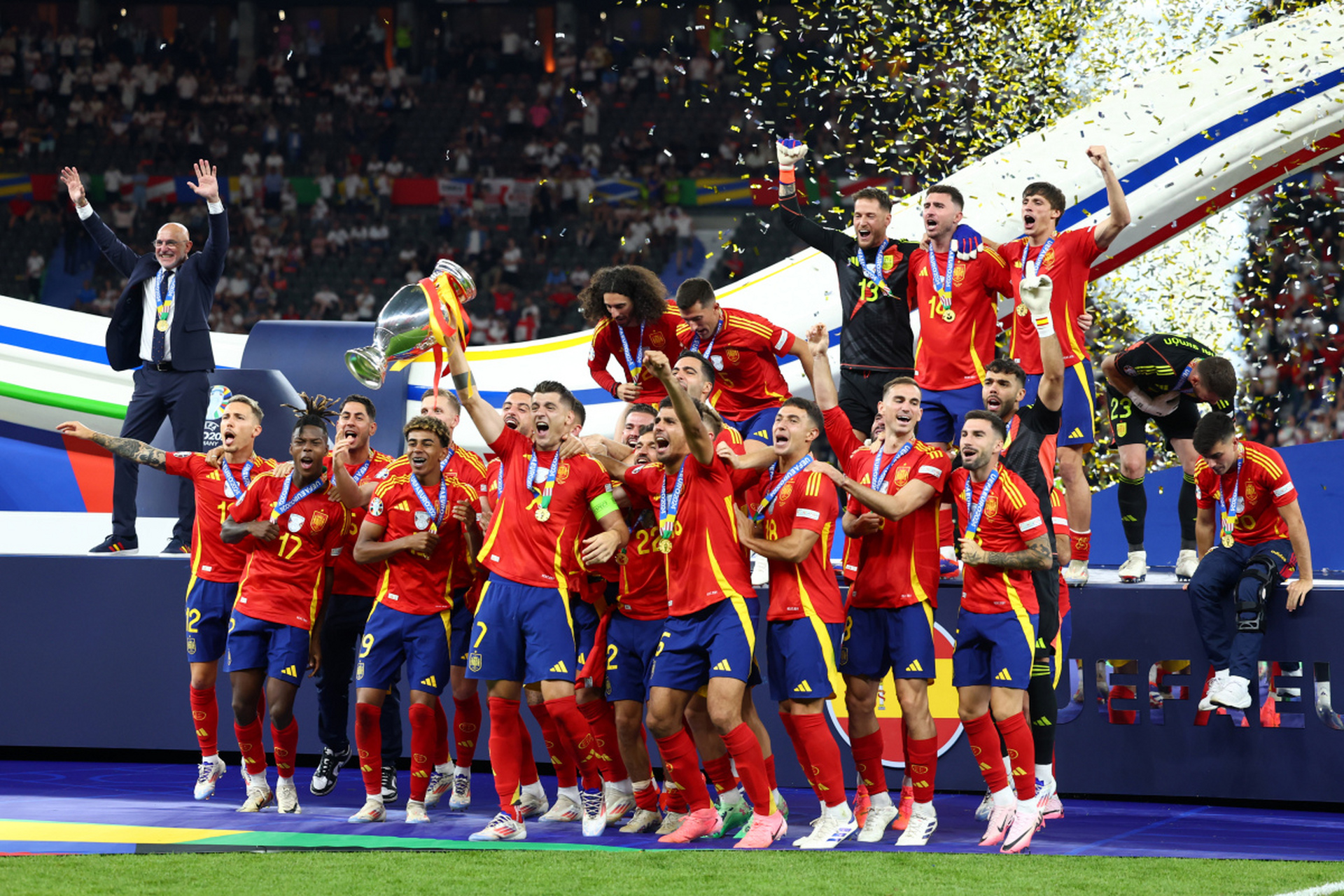 开云体育-欧洲球队踢出风格相似，战术较量激烈