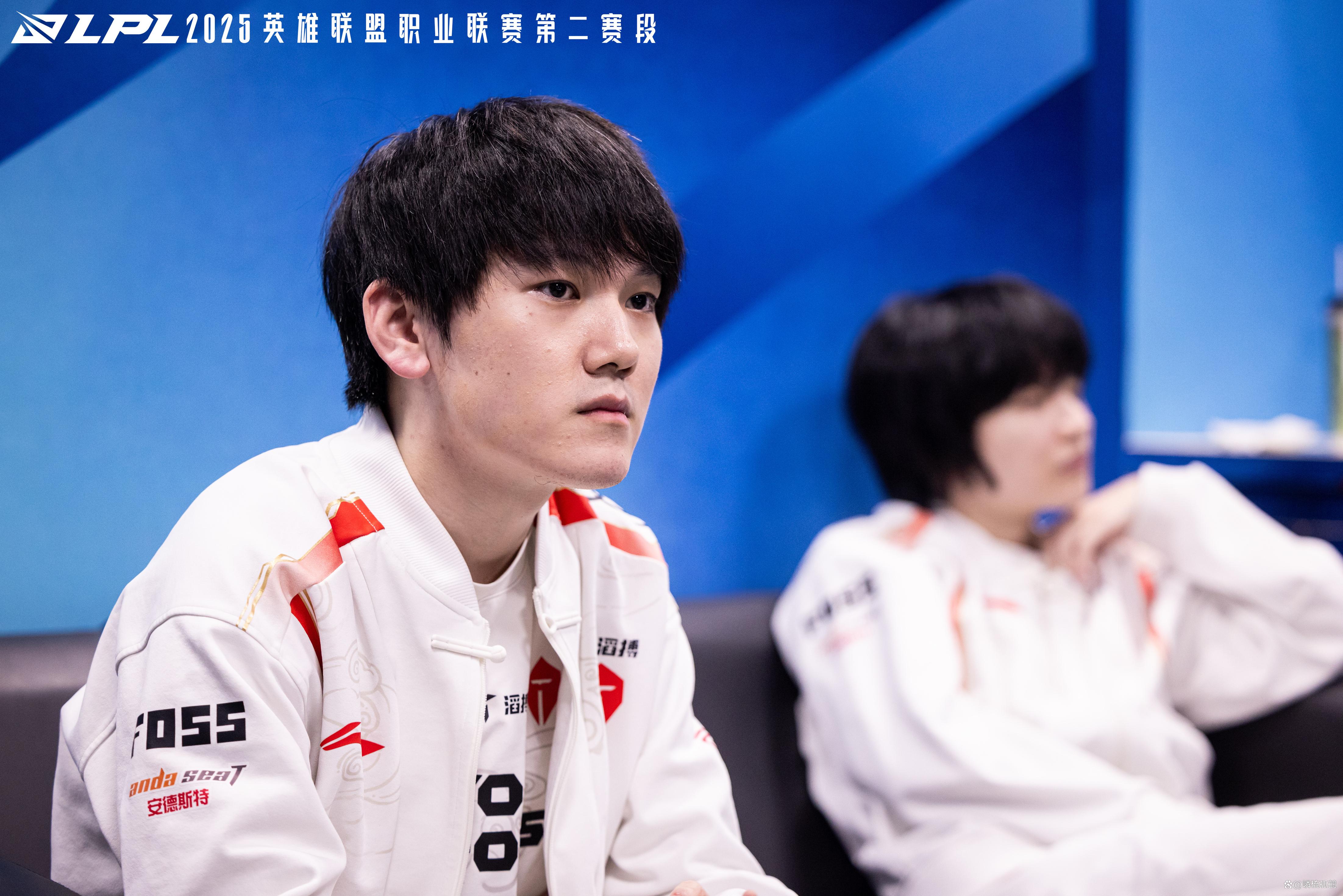 KT力克TES,Gumayusi开启传奇时刻半决赛2:0(深圳) KT力克TES,Gumayusi开启传奇时刻半决赛2:0(深圳)