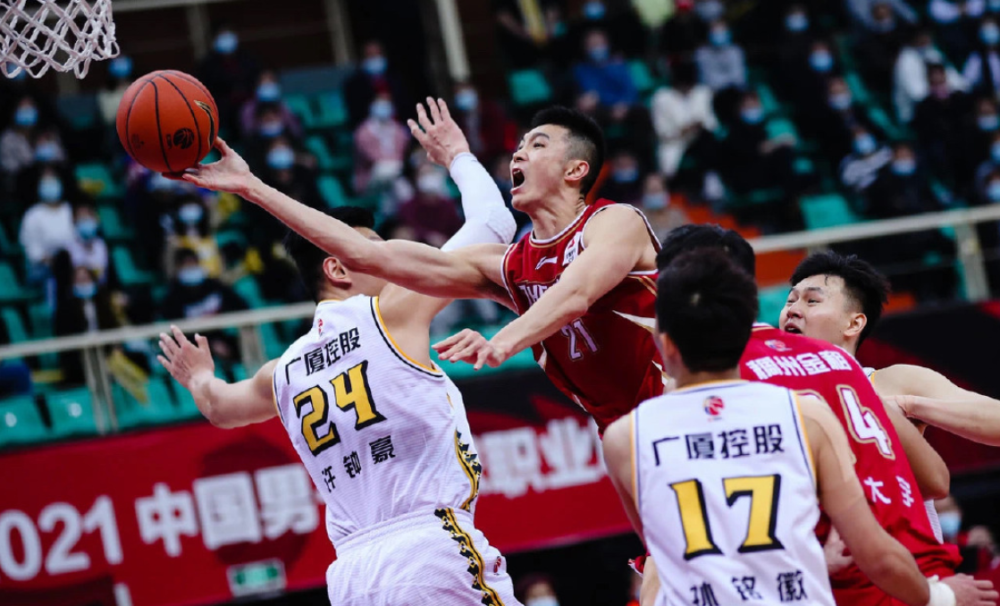 开云下载-巴萨必须稳住军心，迎接艰难挑战