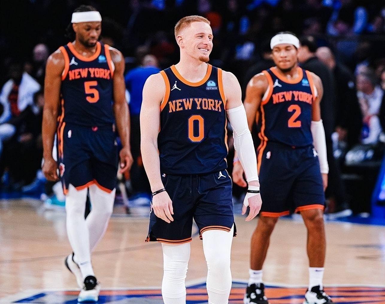 开云体育平台APP-尼克斯队场上斗志十足，球迷感动落泪