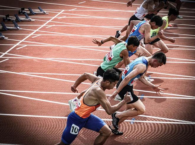 开云体育平台APP-冷静与激情交织!田径完美收官