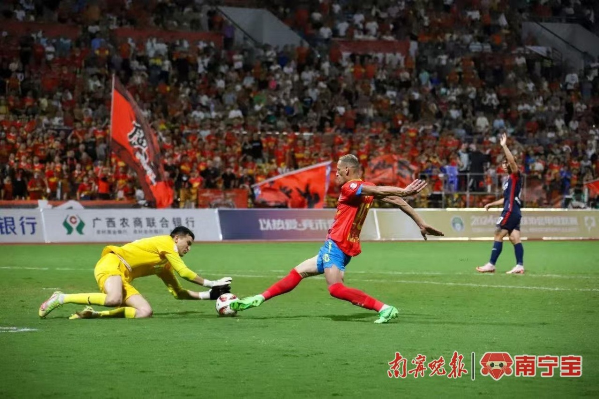 开云下载-职业球员签约新赛季球队，期待成绩