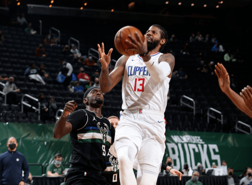 火箭速胜骑士，字母哥在F1年度争冠接管比赛